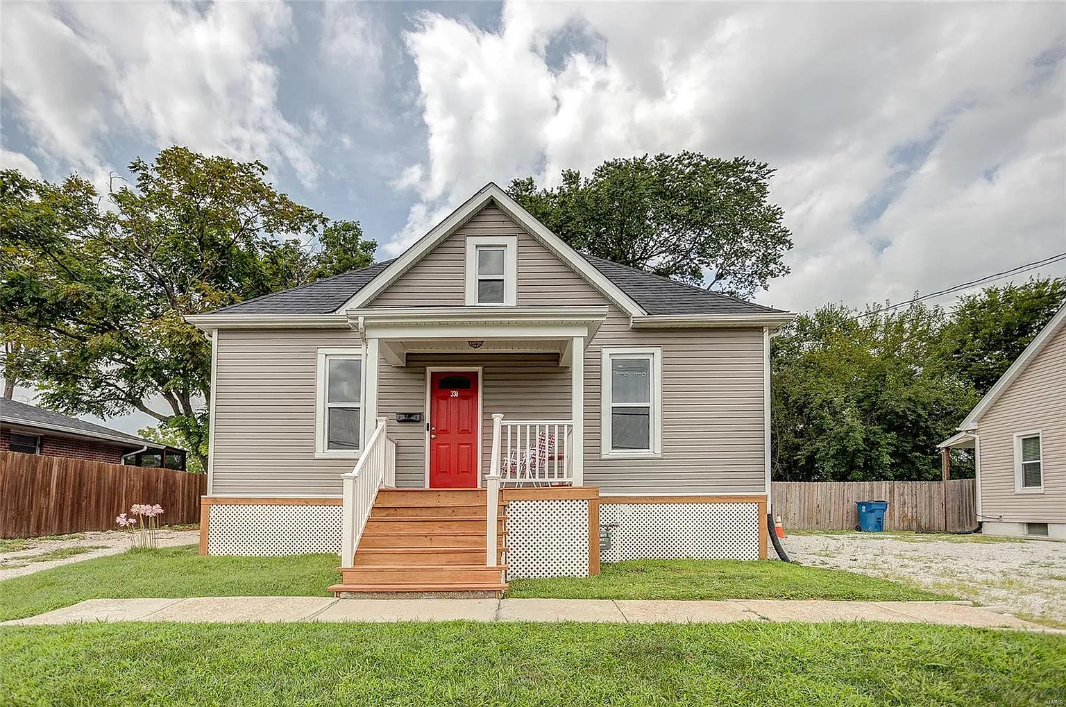 330 E Park Ave photo 1