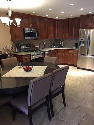 Rented by Metroline Realty | media 13