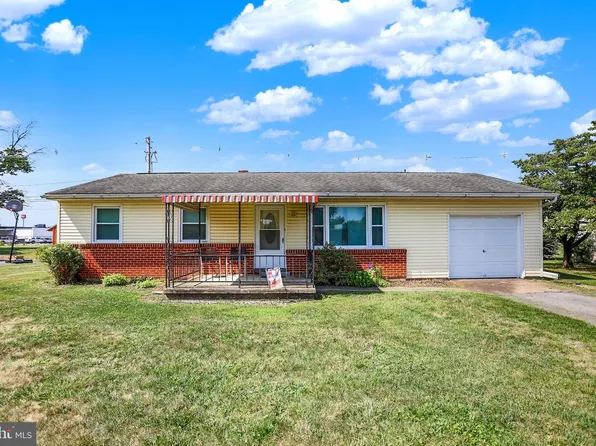 1124 Brandon Dr, Chambersburg, PA 17201