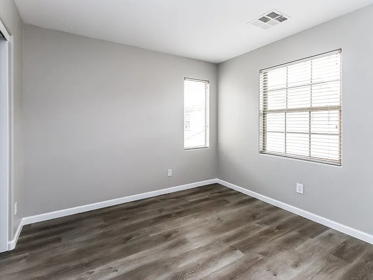 2707 E Bart St — Photo 13