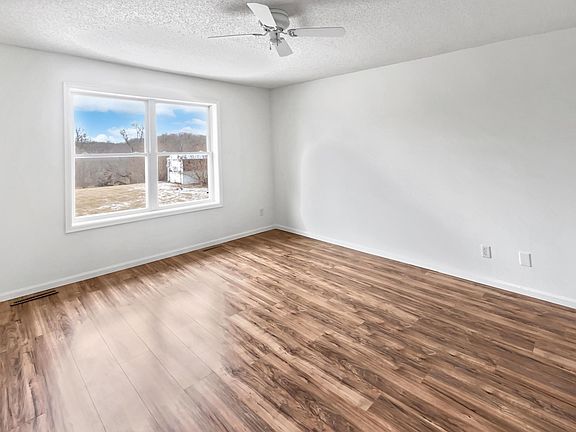 5th image of 813 Deer Field Rd