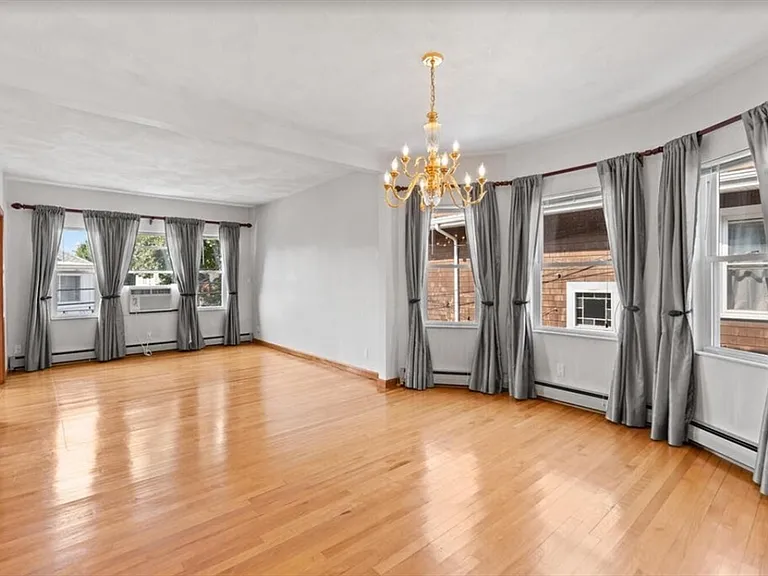 146 W Adams St #2 — Photo 3