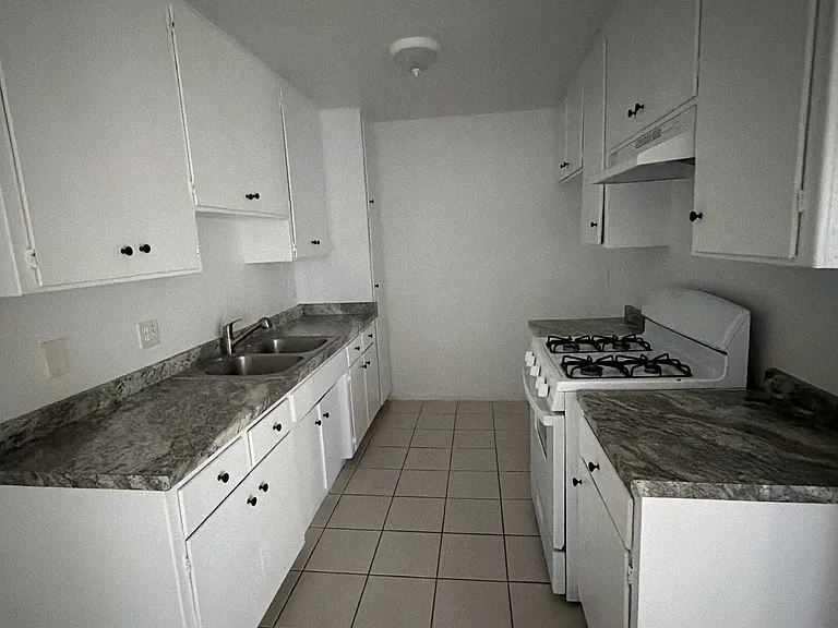 849 Cherry Ave #B — Photo 3