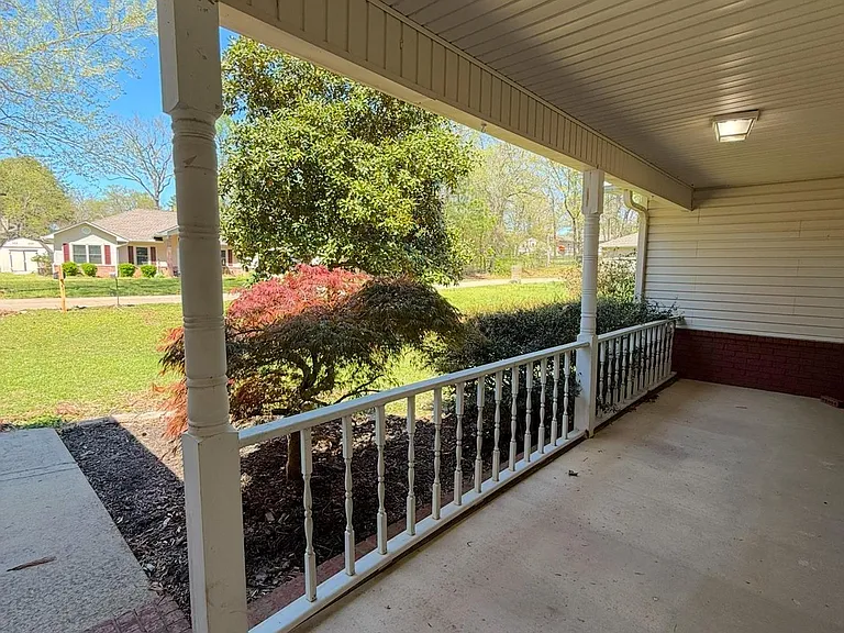 100 Chiffon Ln — Photo 2