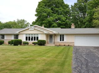 2450 Rockway Ln W, Brookfield, WI 53005