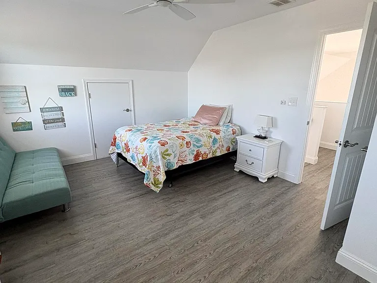215 Heron Rd — Photo 14