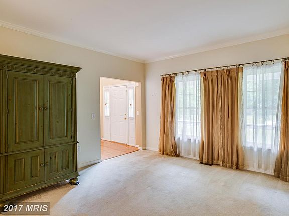 4th image of 6120 New Pembrook Ln
