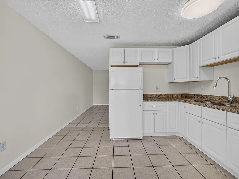 708 SW Gardens Blvd — Photo 26