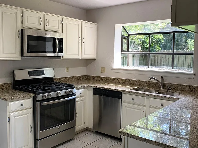 3422 Creek Manor Dr — Photo 2
