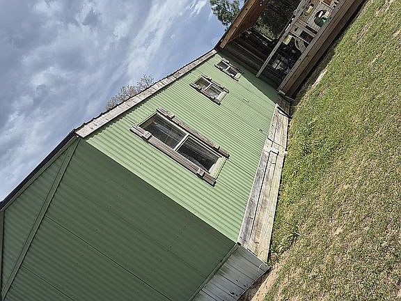 3rd image of 586 Edgar Jones Rd