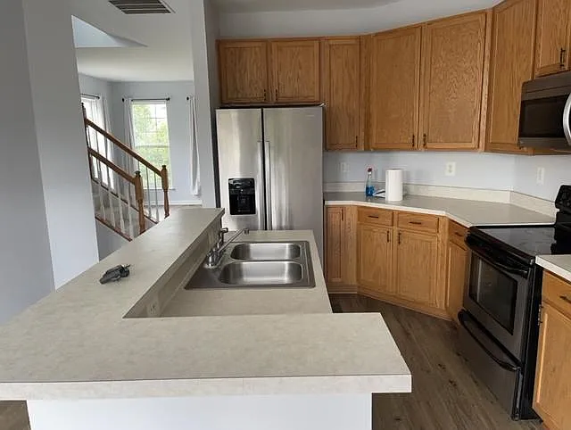 Eat-in kitchen