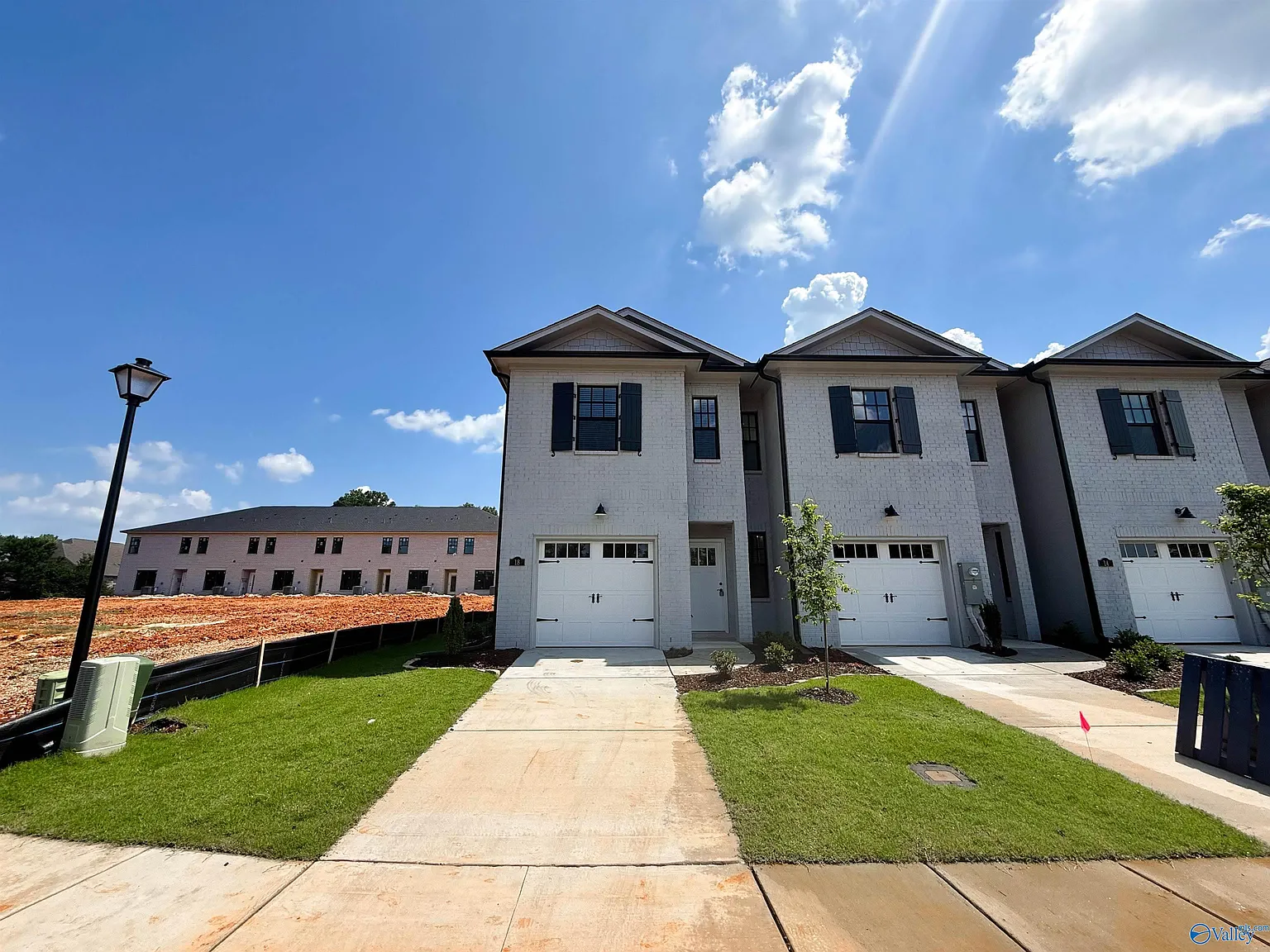 3 bed, 2.0 bath, 1629 sqft, $1,950 — Photo 2