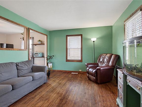 4th image of 135 Roland Dr