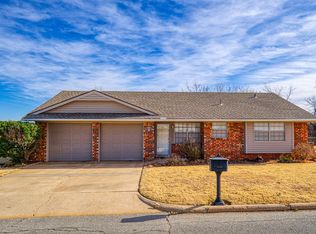 921 N 15th St, Clinton, OK 73601