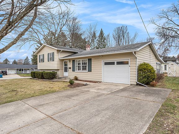 2nd image of 788 Cambridge Dr
