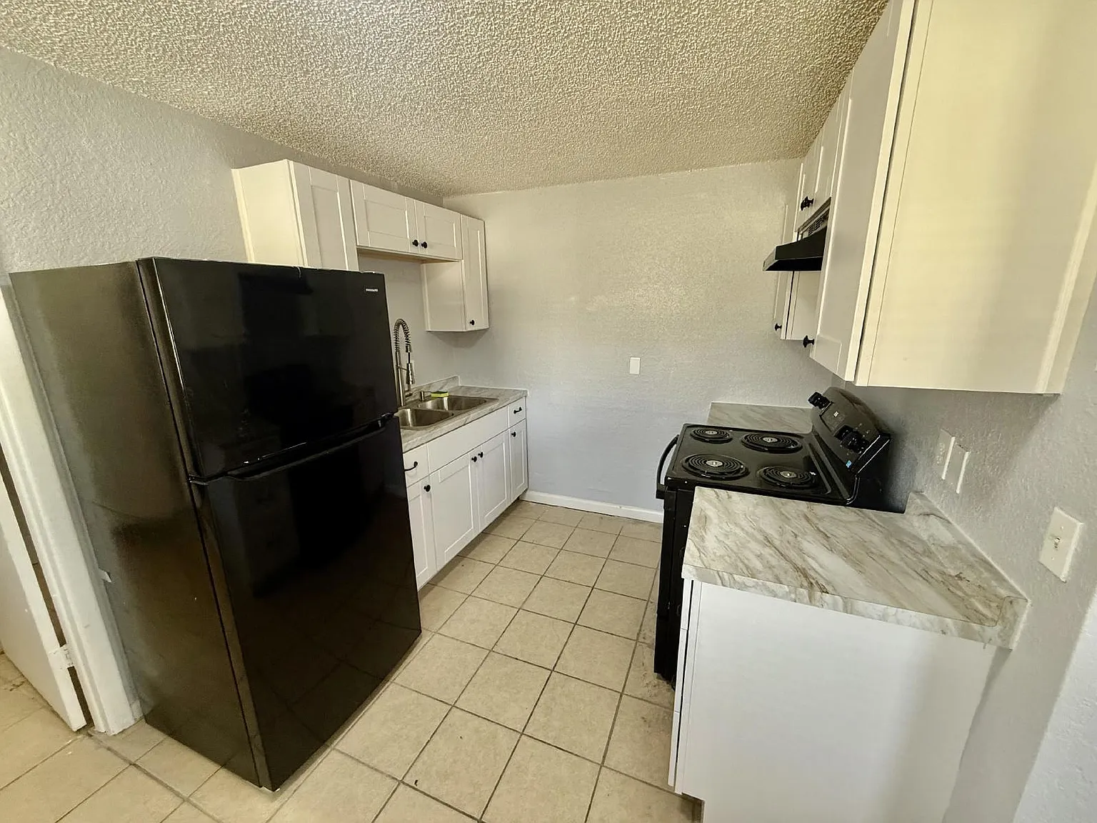 3 bed, 1.5 bath, 854 sqft, $1,200 — Photo 3