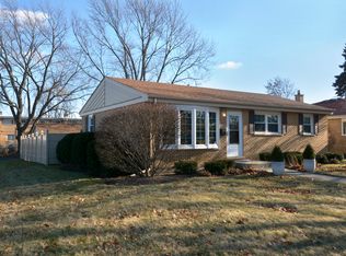 15 N Edward St, Mount Prospect, IL 60056