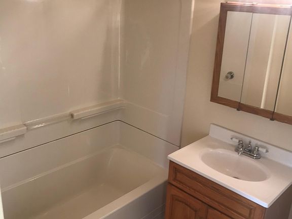 2nd image of 1001-1007 19th St #1B-1Ba-100Sqft
