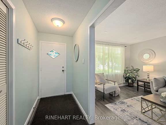 5th image of 140 Paperbirch Cres