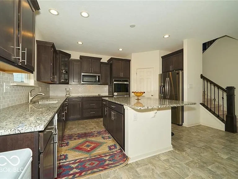 8255 Carnegie Ln — Photo 15