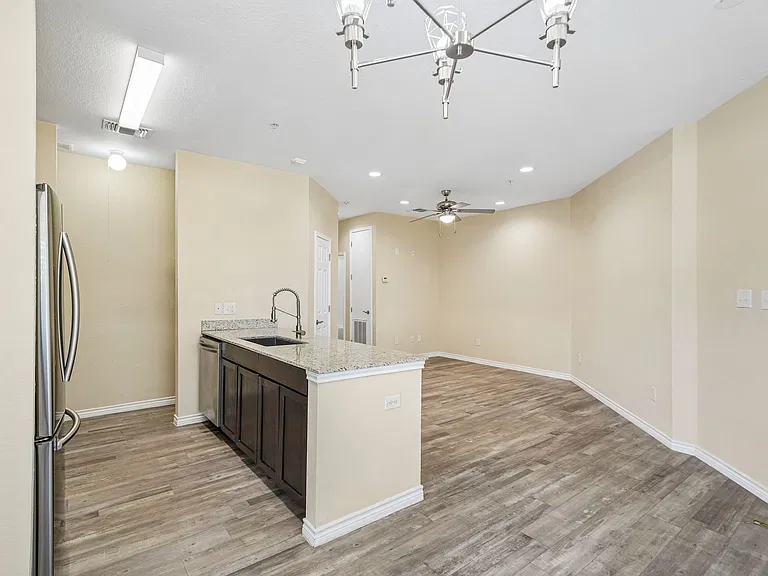 La Marquesa Apartments — Photo 52