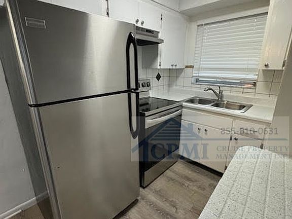 4th image of 360 SE 12th Ave #4