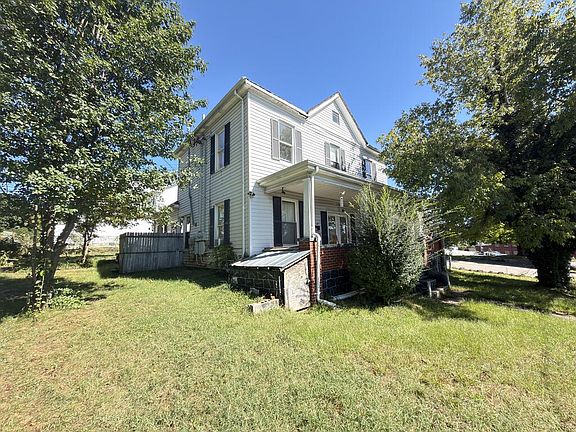 15th image of 401 Vernon St