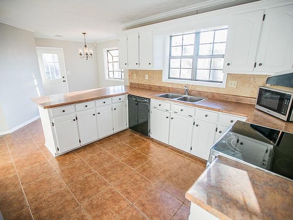 3rd image of 124 Cedar Dr