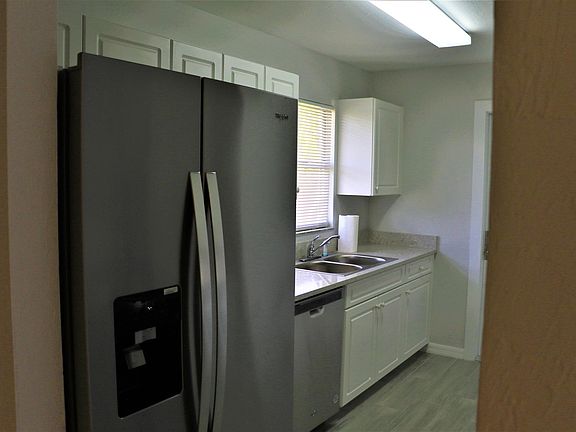 4th image of 4240 Arlington Ave