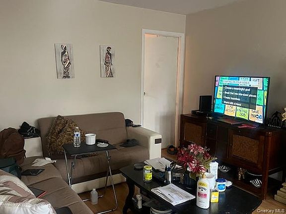 5th image of 5 Crescent Drive #17