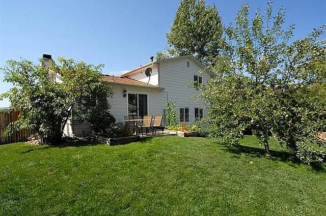 3 bed, 1223 sqft, $2,700 — Photo 3