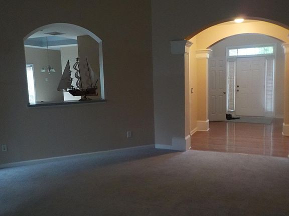 Living room / Foyer/ Kitchen oversee into living room