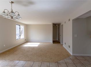 46 Kristee Cir, West Warwick, RI 02893