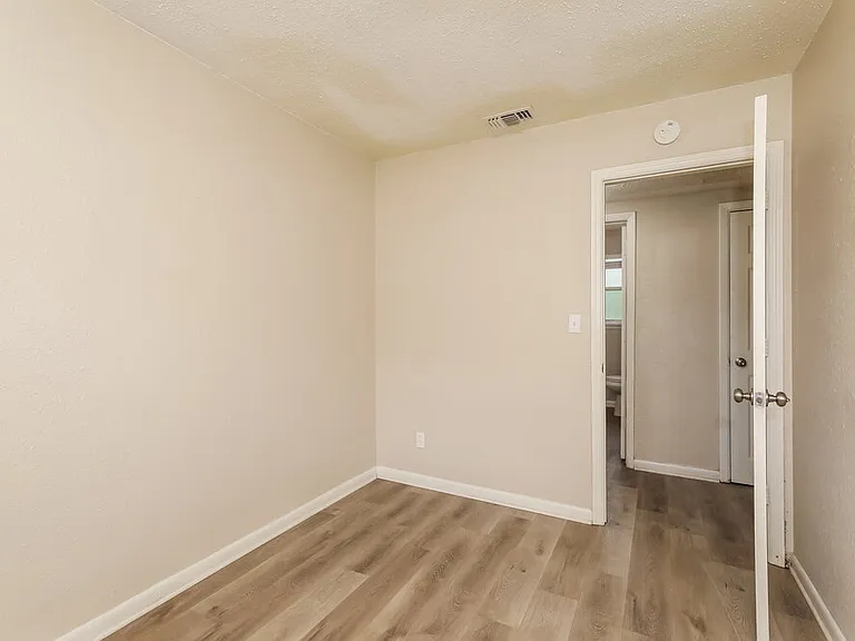 6930 Bernay Ave — Photo 13