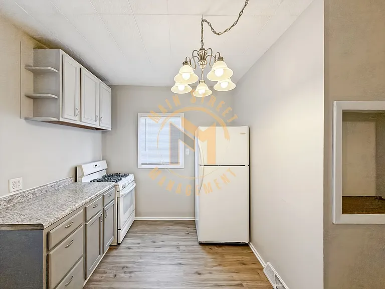 512 School Ave — Photo 4