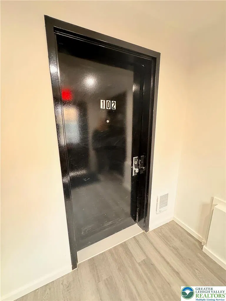 1 bed, 850 sqft, $1,390 — Photo 2