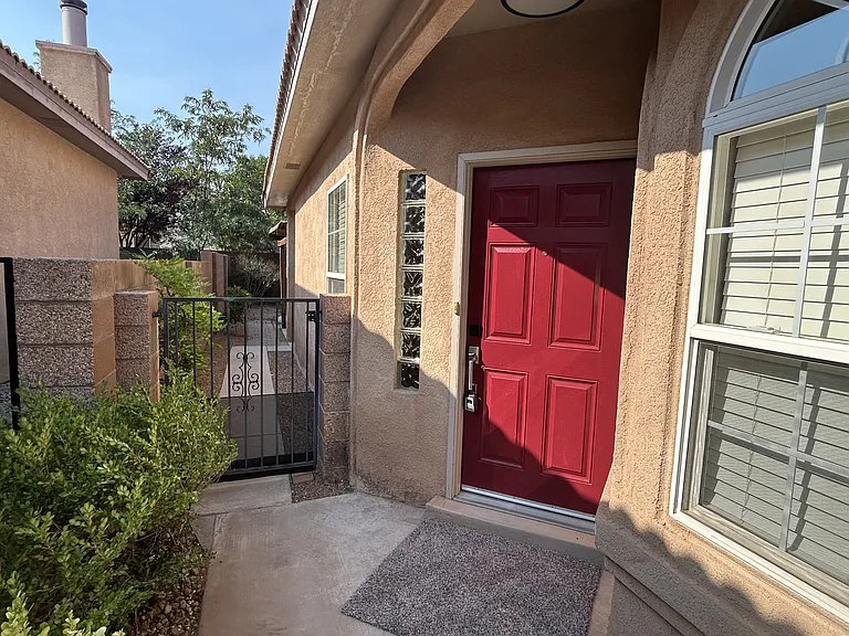 7224 Boxwood Ave NE — Photo 2