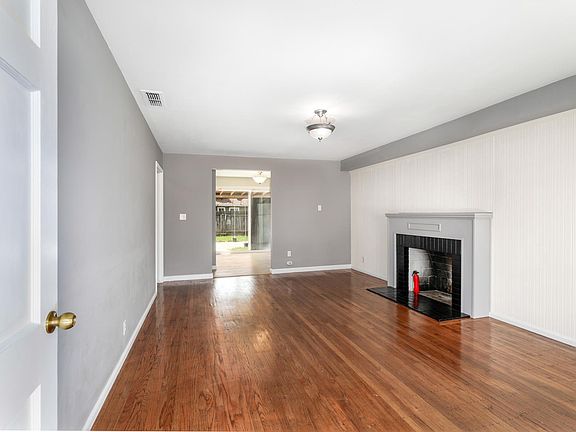 5th image of 4520 40th Ave
