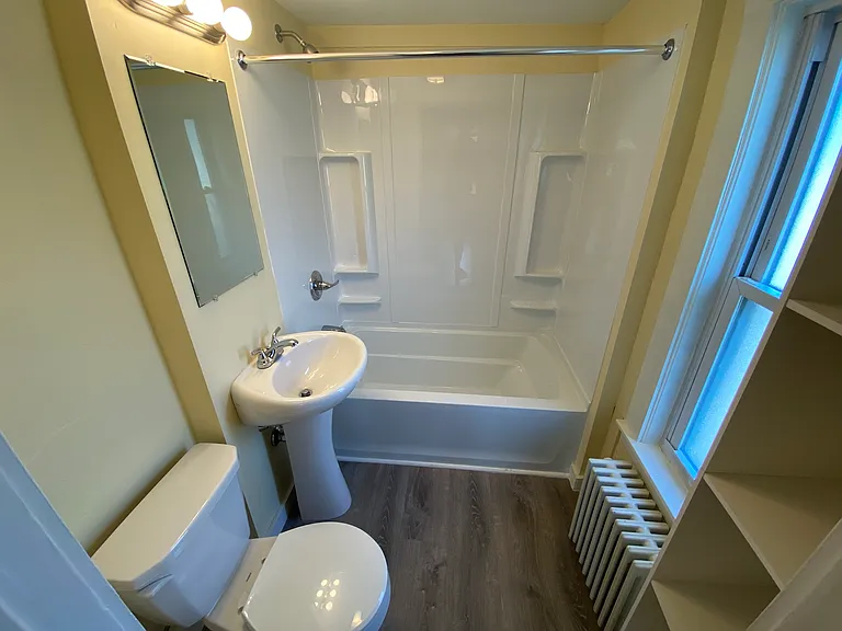 114 King St #B — Photo 9