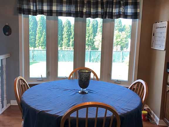 4th image of 143 Hemlock Dr