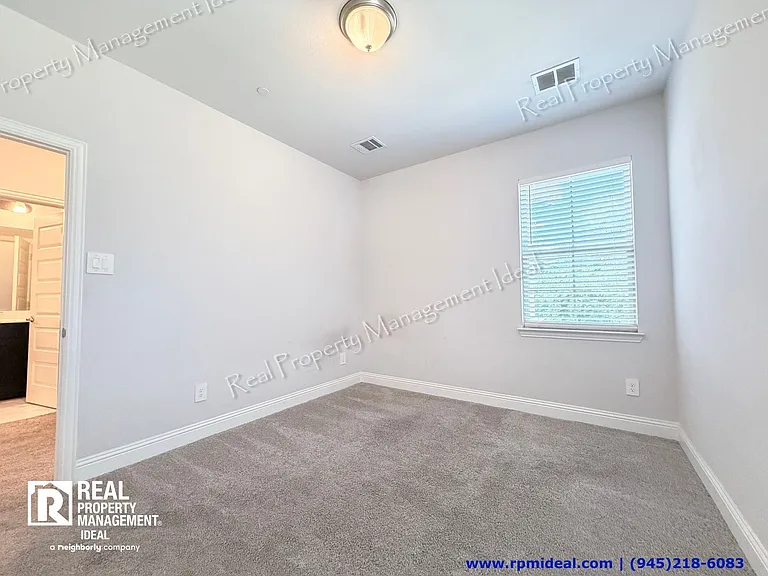 2130 Argolis Dr — Photo 24