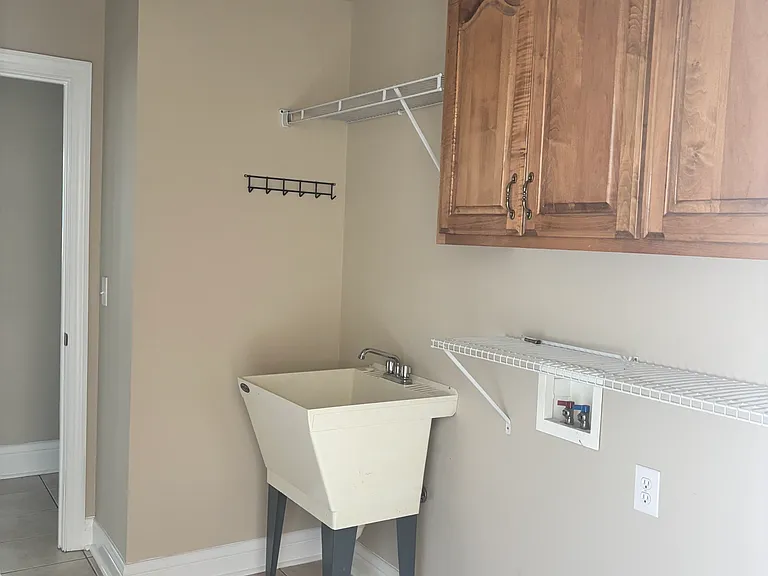 3225 Hammond Dr — Photo 11