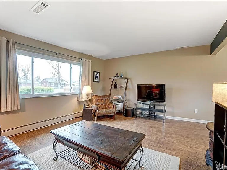 2108 N Fairfield Rd — Photo 4