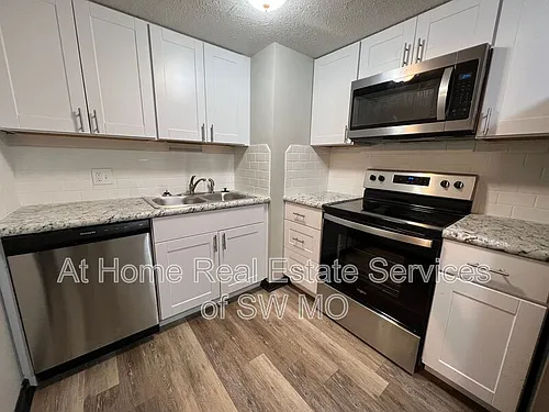 1242 E Cherry St Photo 1