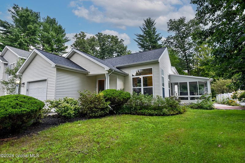 2nd image of 312 Meadowlark Drive
