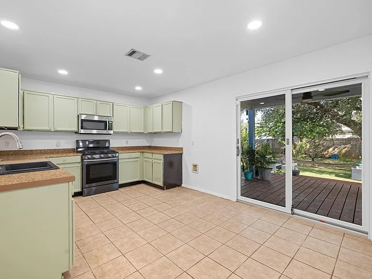 104 Grant Ct — Photo 12