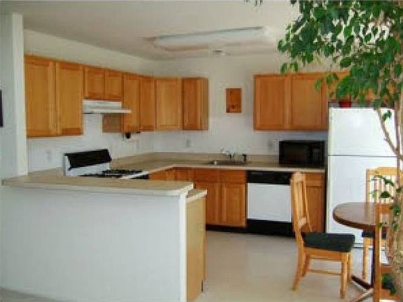 9 HAMPTON PL