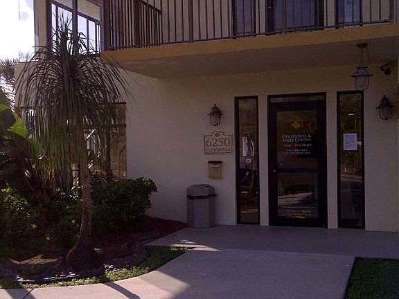 5th image of 6250 SW 47th Ct