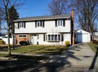 317 N Rutherford Ave, Massapequa, NY 11758