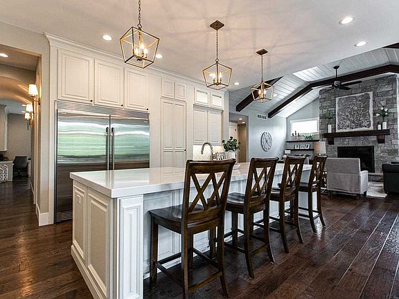 5th image of 17417 Castlemaine Ln